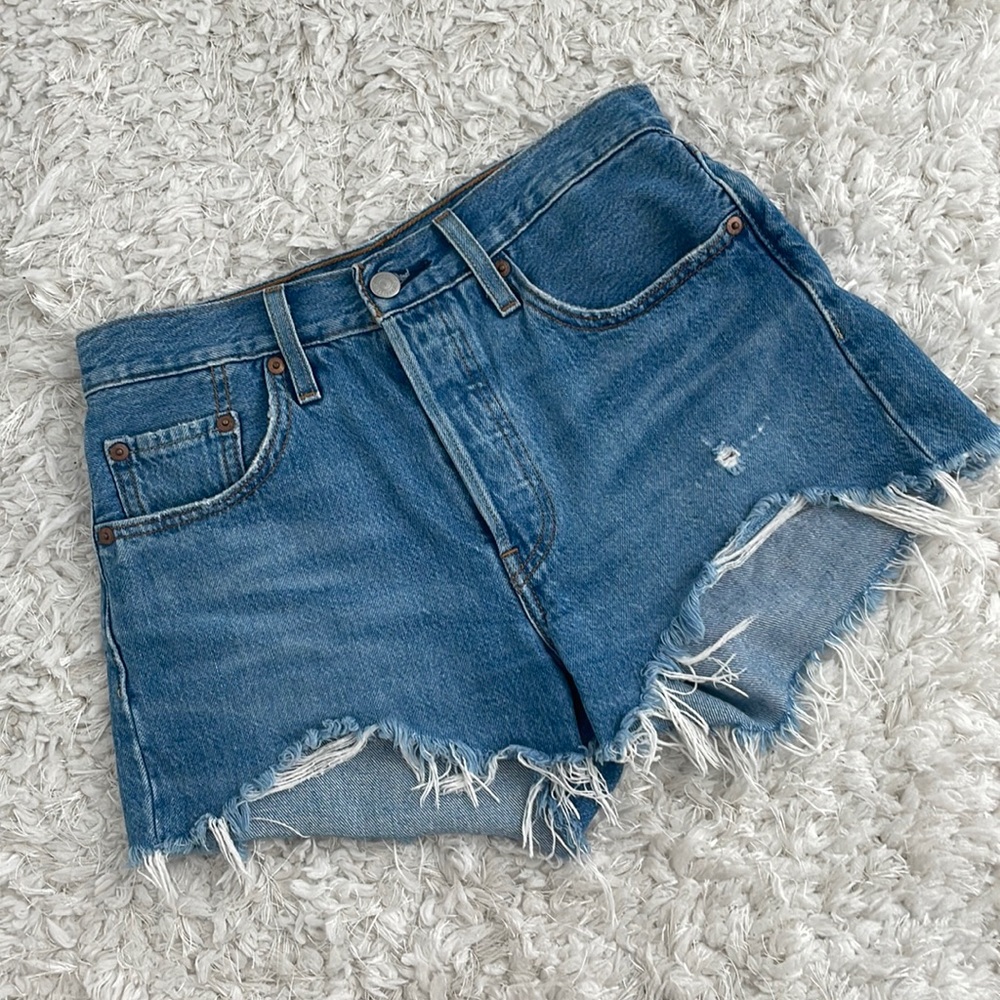 Levi’s 501 short✨